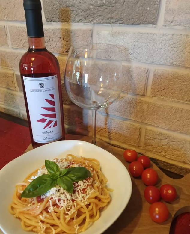 abbinamento cibo vino rosato aglianico pasta sugo e cacioricotta